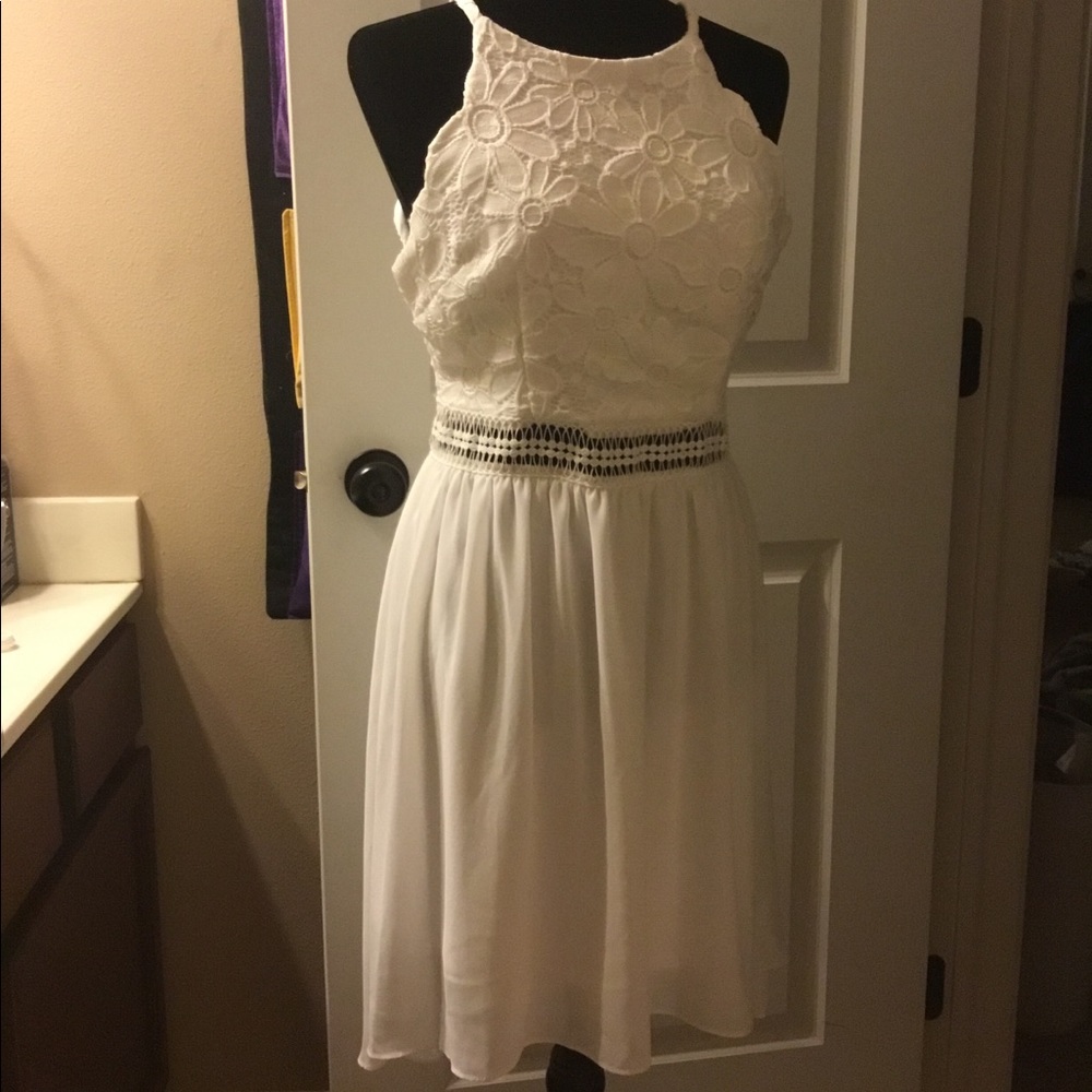 Size 13 white flower flowy dress
